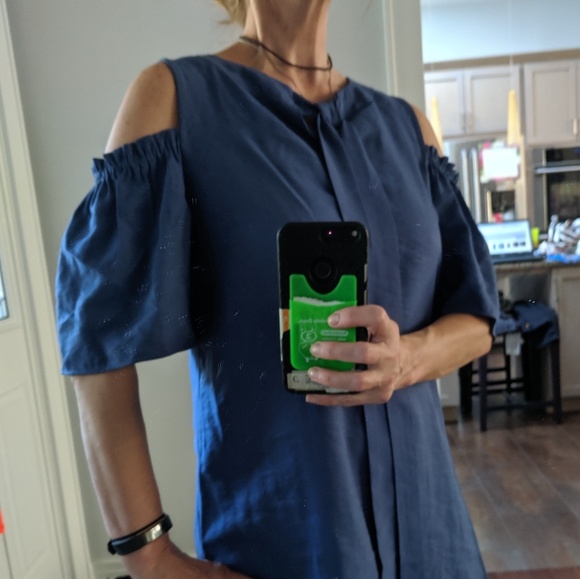 Cold shoulder tie keyhole neckline Unique! 👗 - Picture 8 of 9